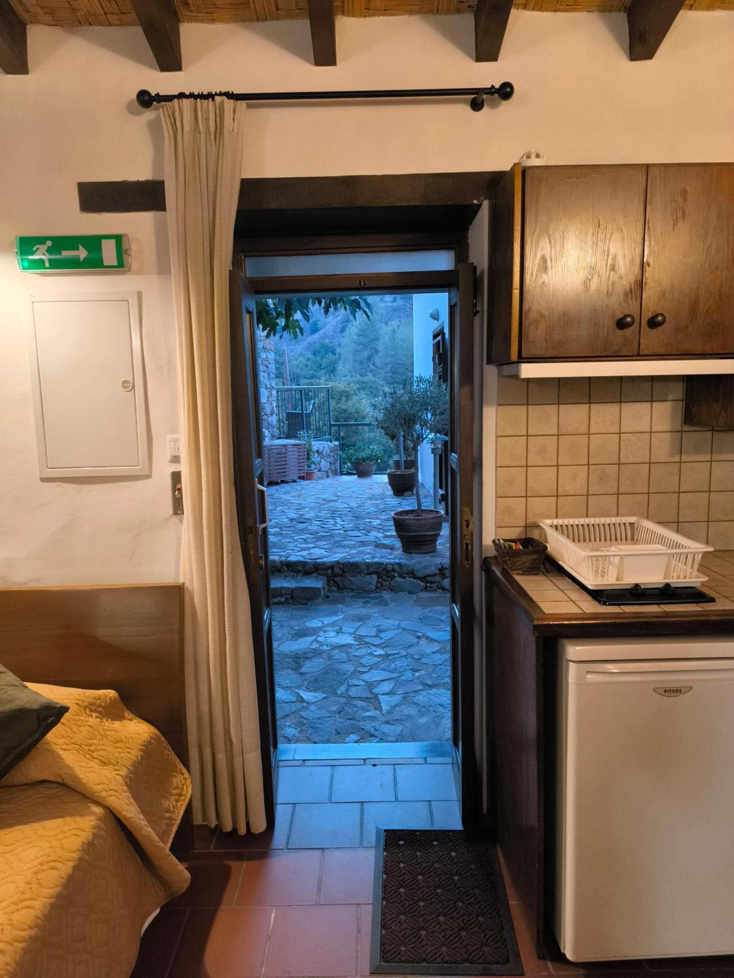 Enipnion Apartments Какопетрия Екстериор снимка