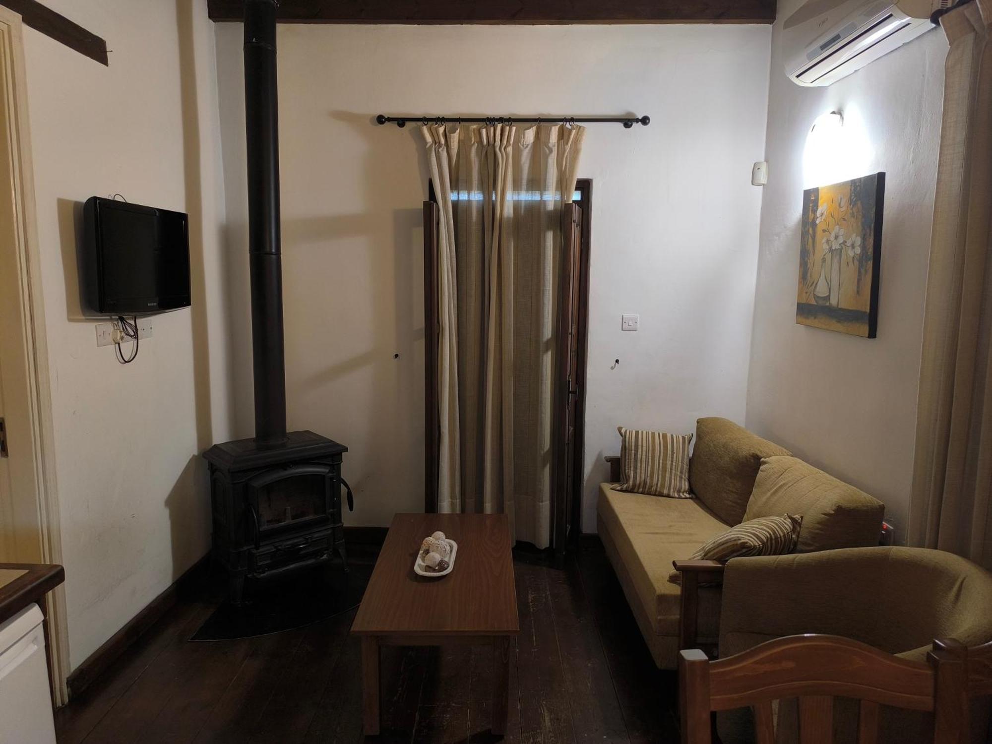 Enipnion Apartments Какопетрия Екстериор снимка